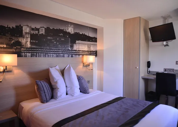 Logis Cris Hotel Et Restaurant, Lyon Sud-Est