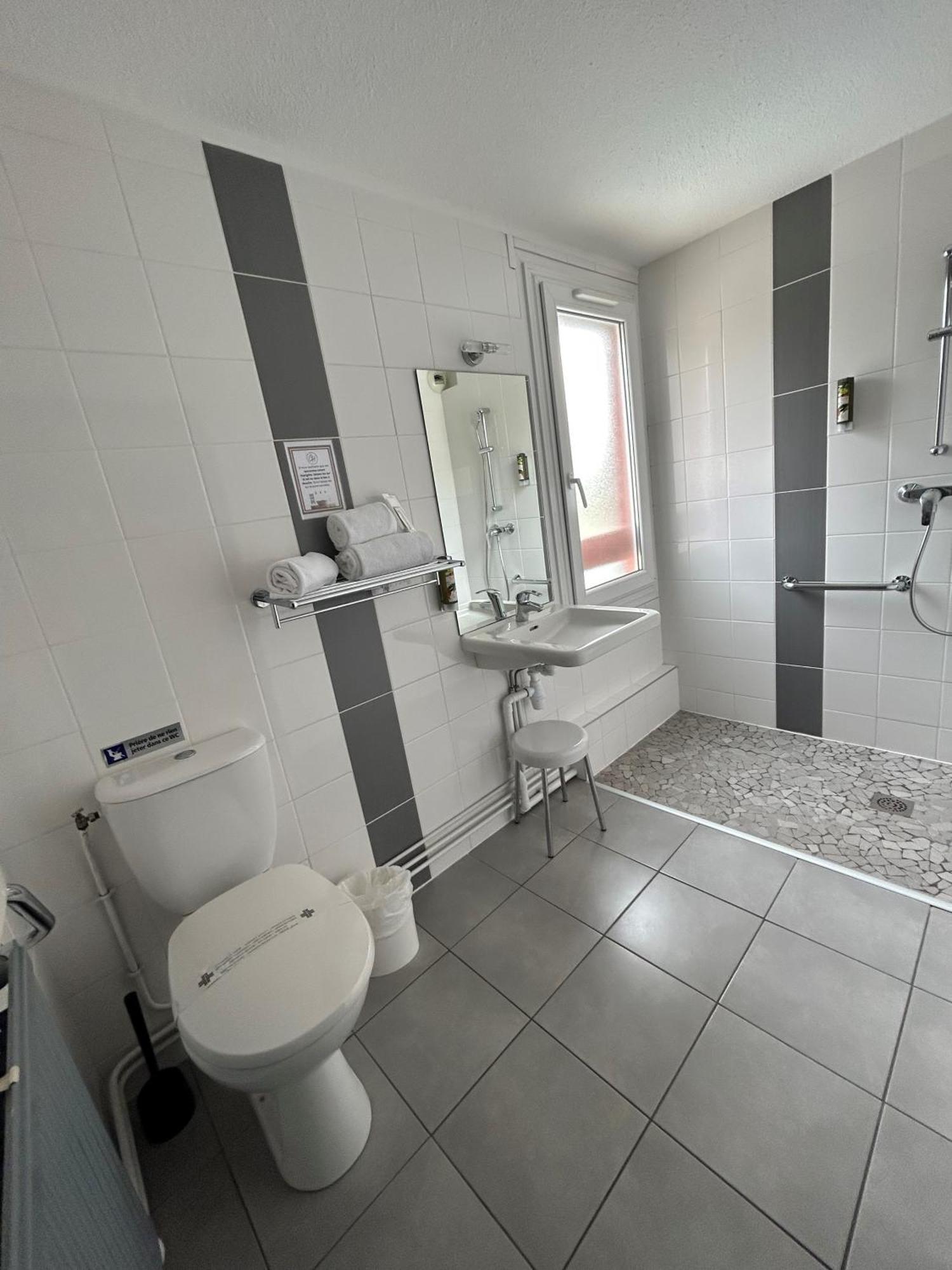 Logis Cris Et Restaurant, Lyon Sud-est Hotel