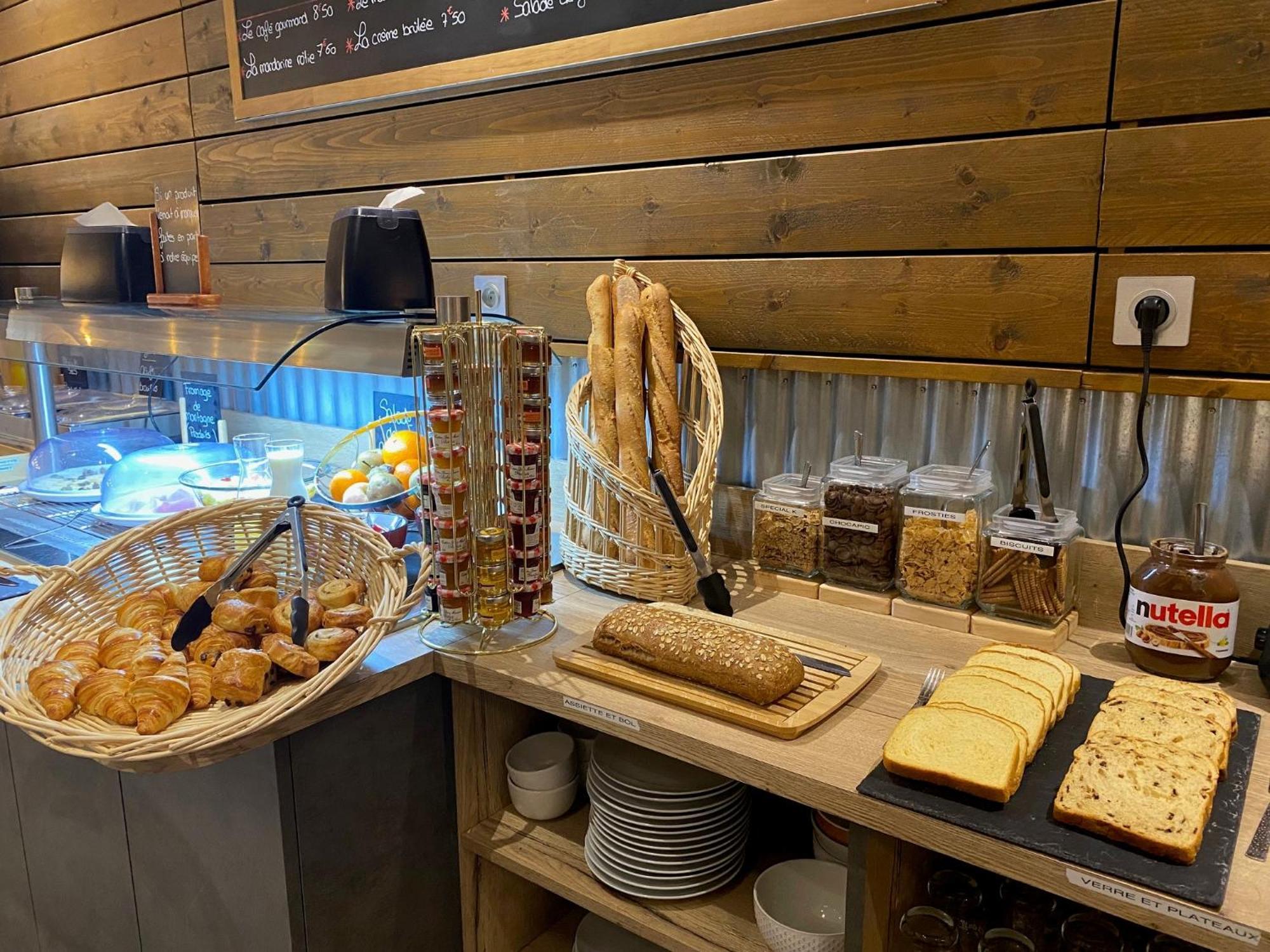 Logis Cris Et Restaurant, Lyon Sud-est 3* Corbas