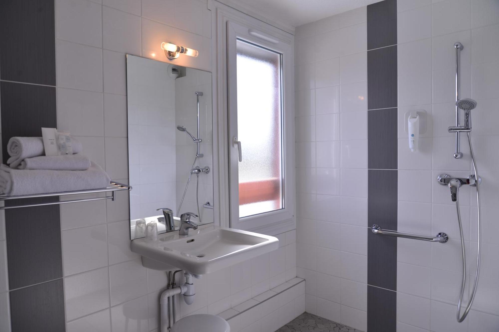 Logis Cris Et Restaurant, Lyon Sud-est 3* Corbas